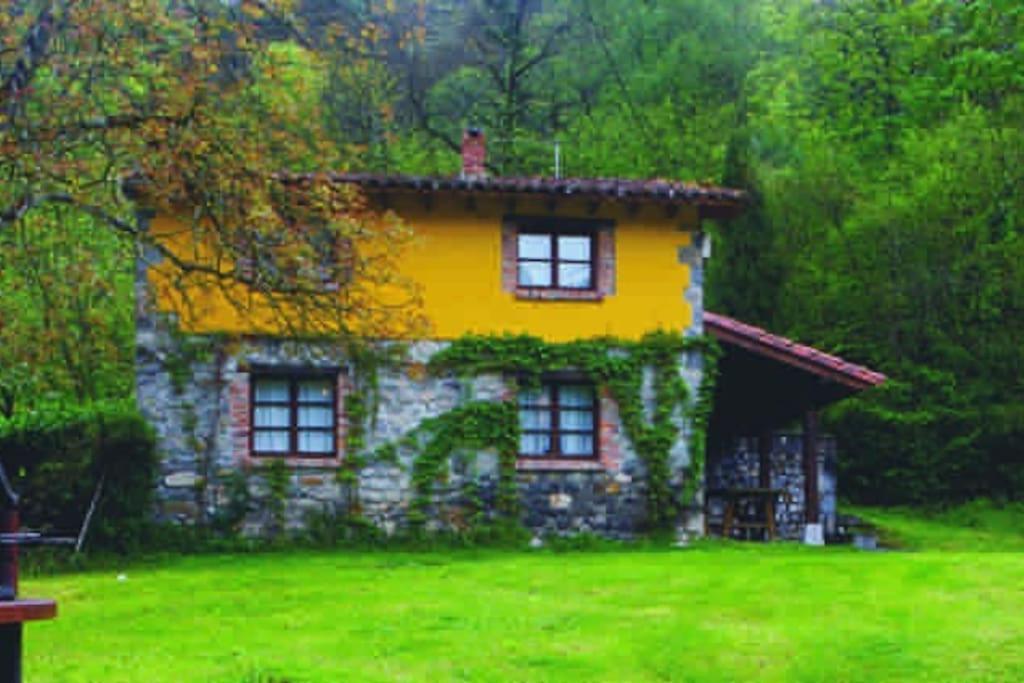 La Rotella, Calma Al Lado De Onís Exterior foto